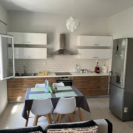 New Port Apartman *